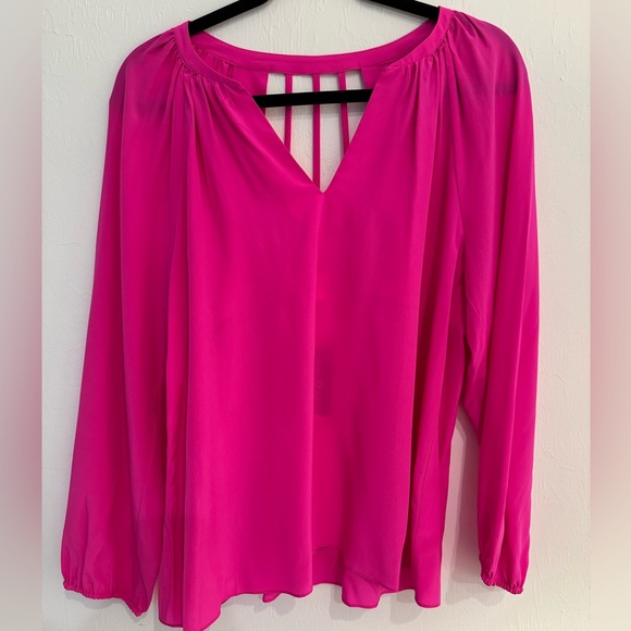 Lilly Pulitzer blouse- NEW size M - Picture 2 of 4